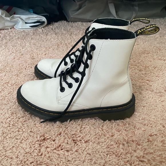 white doc martens excellent condition with lots of life left - Picture 2 of 3